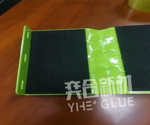 橡胶粘镀漆金属板用什么胶水粘接?奕合橡胶瞬间胶透明软性不发硬