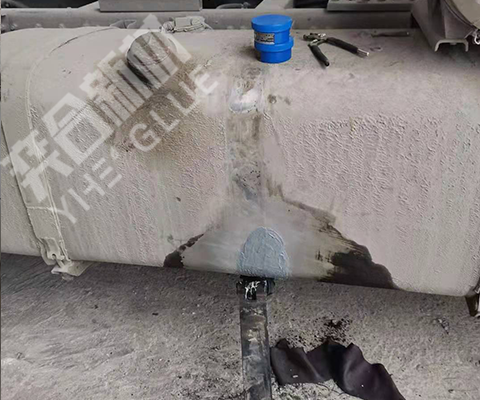 货车油箱漏油怎么修补 奕合油箱修补堵漏胶解决油箱漏油问题