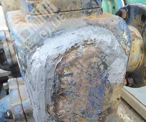 铸铁水泵冻裂了用什么胶能粘住？