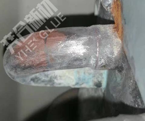 空调铜管砂眼可以用胶水? 