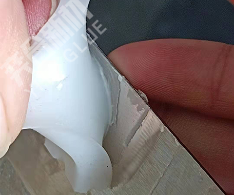 硅胶与金属粘接用什么胶？奕合硅胶快干胶水粘接高强度