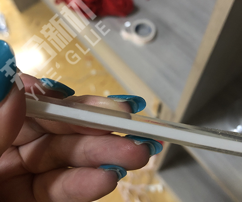 led灯带用什么胶水粘合？