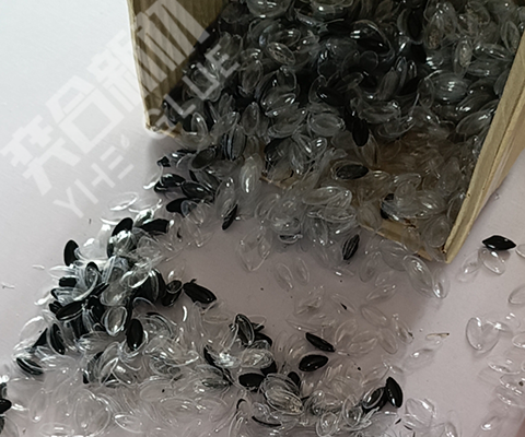 pvc吸塑膜用什么胶水粘？奕合牌无白化PVC胶水粘搪胶娃娃效果很好