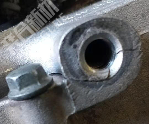 铸铁管裂缝用什么胶粘？奕合牌铸铁修补剂修复铸铁管砂眼裂缝