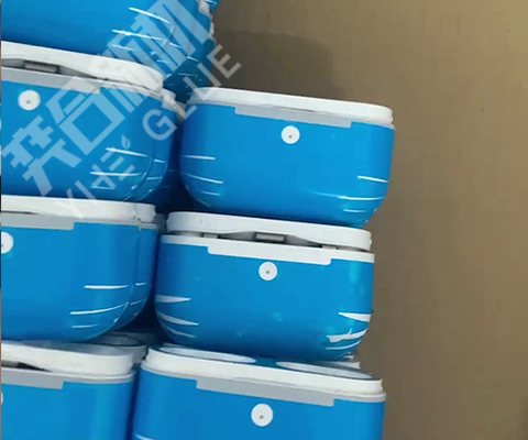 蓝牙耳机耳仓用什么胶水粘？奕合牌食品级环氧树脂AB胶水在电子行业的应用案例