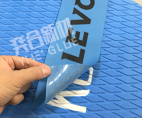 粘防滑垫胶水