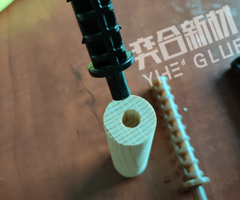 PP杆粘木头用胶案例 奕合高浓度塑料瞬间胶深得客户青睐