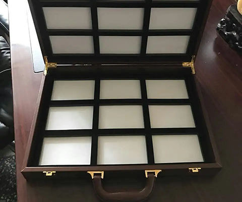 皮革色卡用什么胶水贴的？