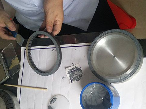 不锈钢水罐漏水怎么办？奕合钢质修补剂不用电焊就能解决！