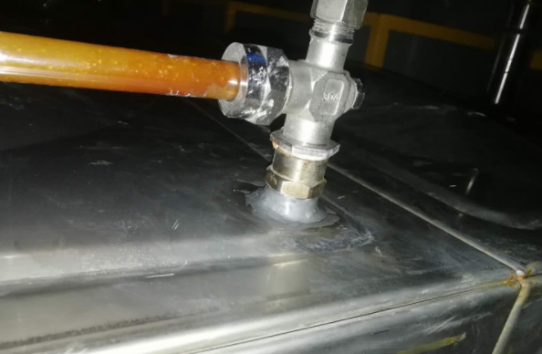 耐高温不锈钢水箱修补剂安全高效解决漏水砂眼缺陷问题