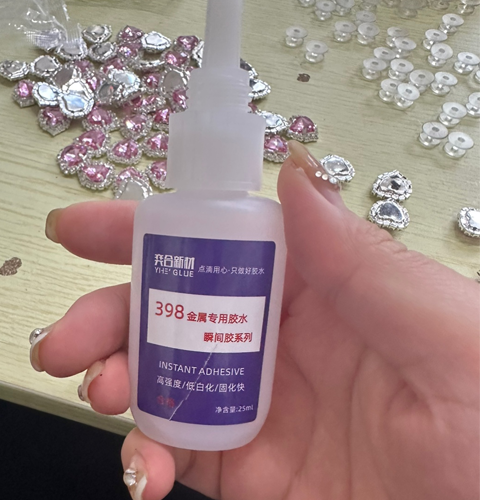 鞋子卡扣粘接用胶就选奕合软PVC粘金属强力瞬间胶水