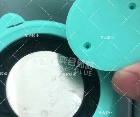 金属粘塑胶粘合剂，奕合高强度抗冲击胶水来帮您