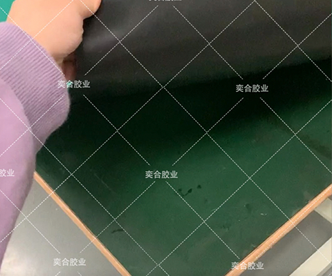 专业用胶更放心，奕合为您解决橡胶桌垫胶粘问题