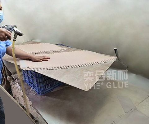 粘纸板用什么胶牢固？奕合牌粘纸板喷胶胶水，您的粘合剂之选！